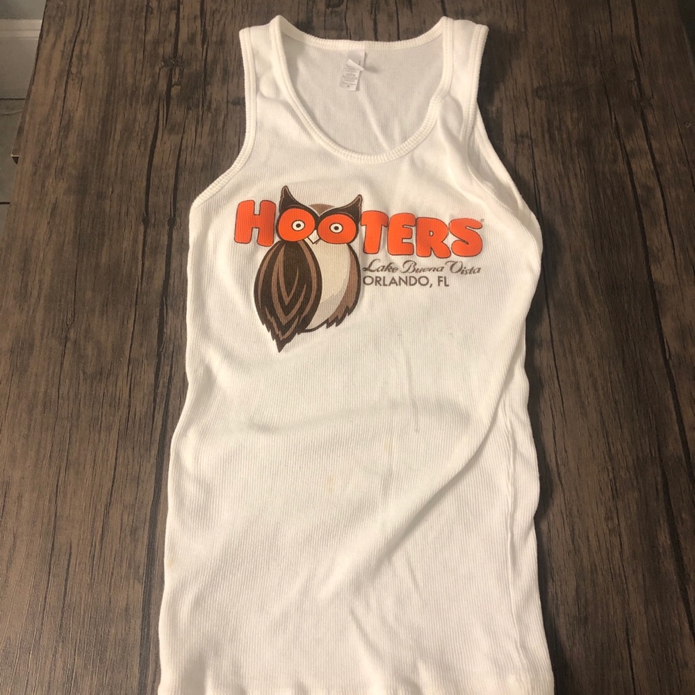 Hooters tank top